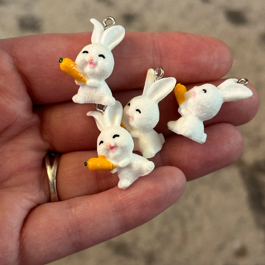 10pcs Classic white Rabbit carrot charms