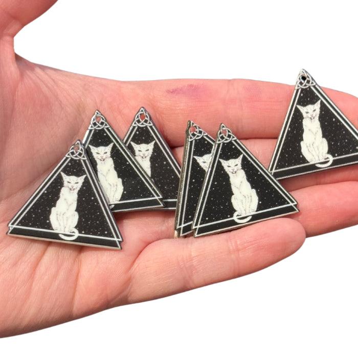 6pcs white Cat in black triangle charms