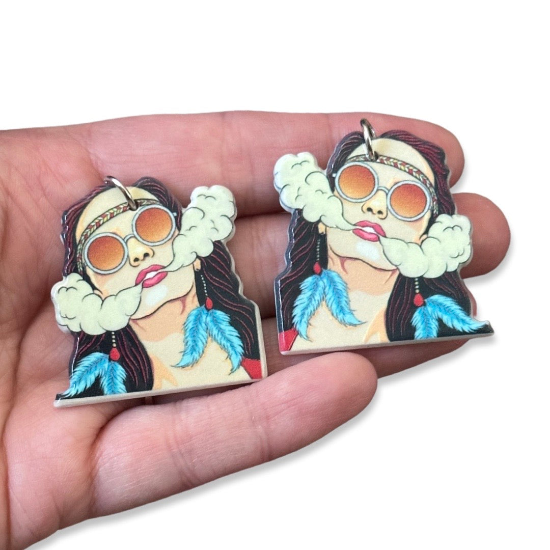 2pcs Smoking Girl Charms